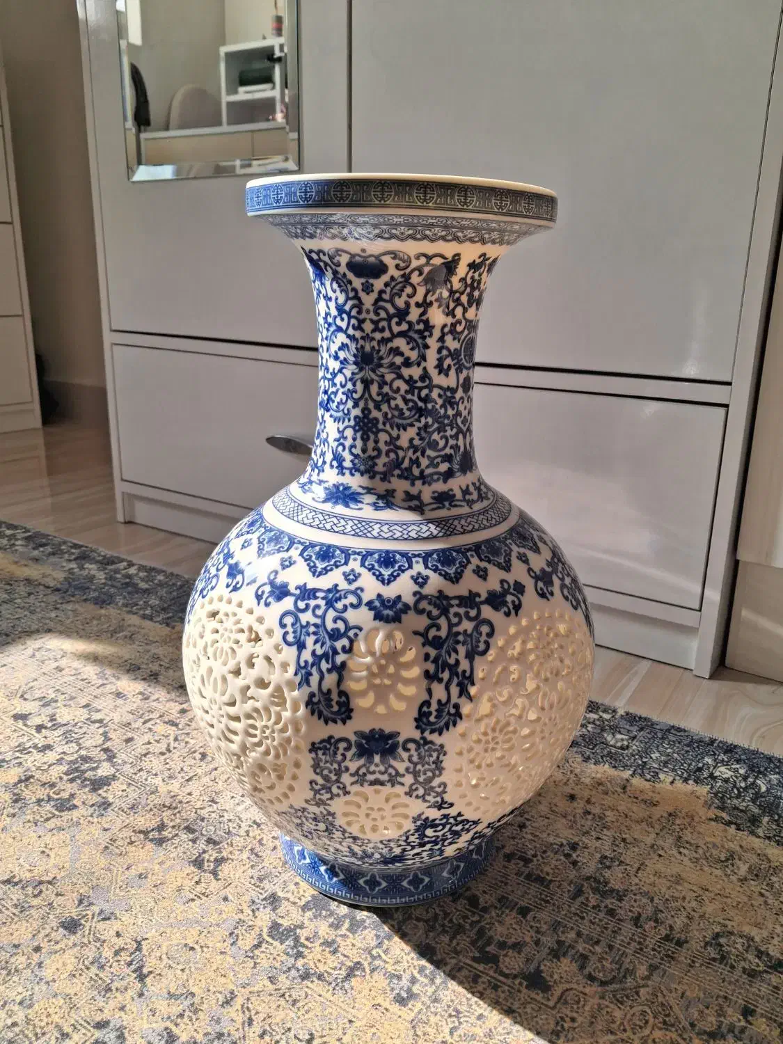 گلدان چینی آبی سفید مشبک|صنایع دستی و سایر لوازم تزئینی|تهران, هفده شهریور|دیوار