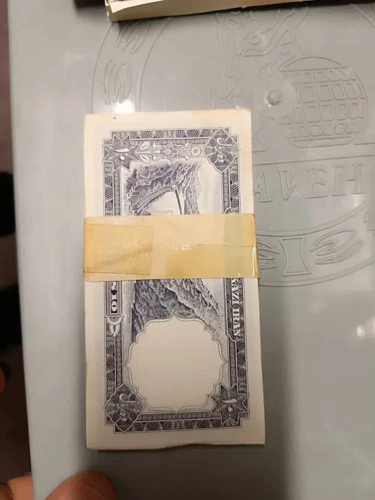 فروش یک دسته اسکناس ده ریالی سال ۱۳۴۰ نو|کلکسیون سکه، تمبر، اسکناس|قزوین, |دیوار