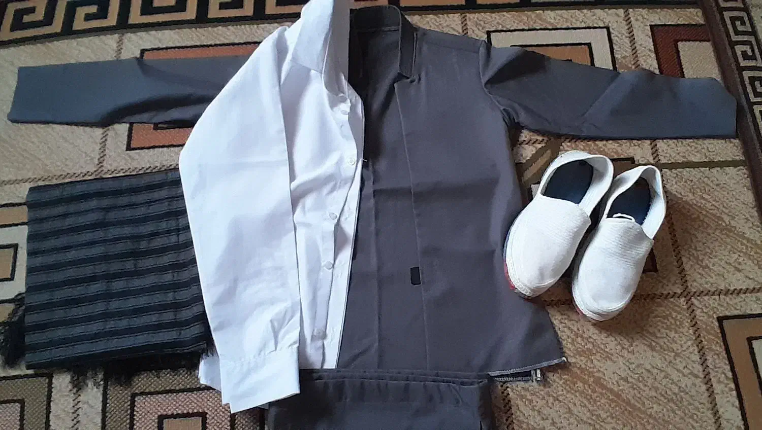 لباس کردی مردانه|لباس|رباطکریم, رباطکریم|دیوار