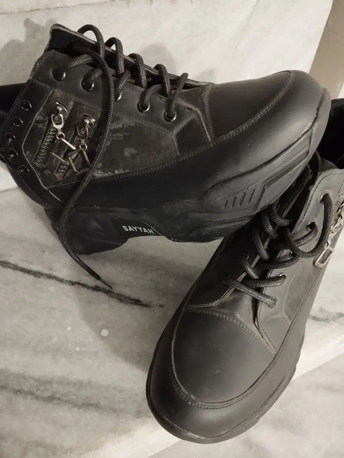 کفش نو|کیف، کفش، کمربند|حمیدیا, |دیوار