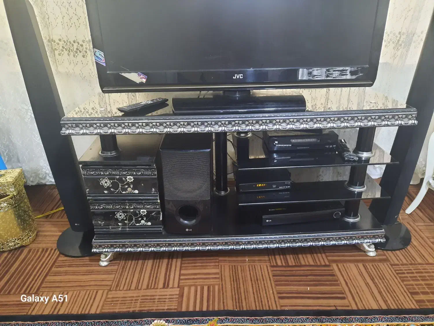 تلویزیون ال سی دی با میزتلویزیون|تلویزیون و پروژکتور|اردبیل, |دیوار