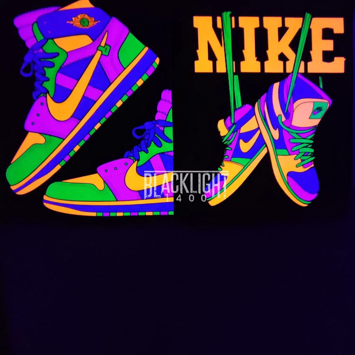 تابلو بلکلایت با طرح بوتیک کتونی فروشی Blacklight|تابلو، نقاشی، عکس|تهران, دریاننو|دیوار