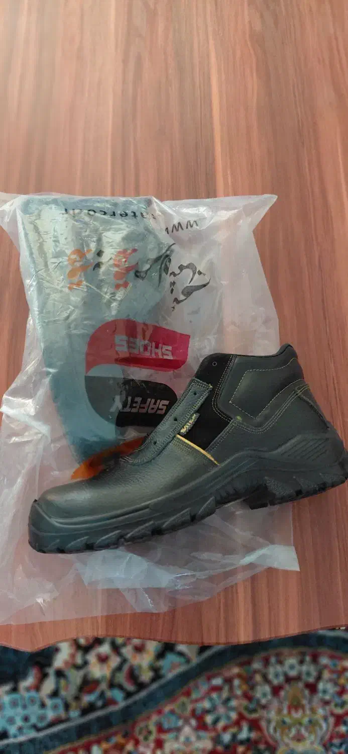 بادگیر وپوتین کار|لباس|هشتگرد, شهرک بعثت|دیوار