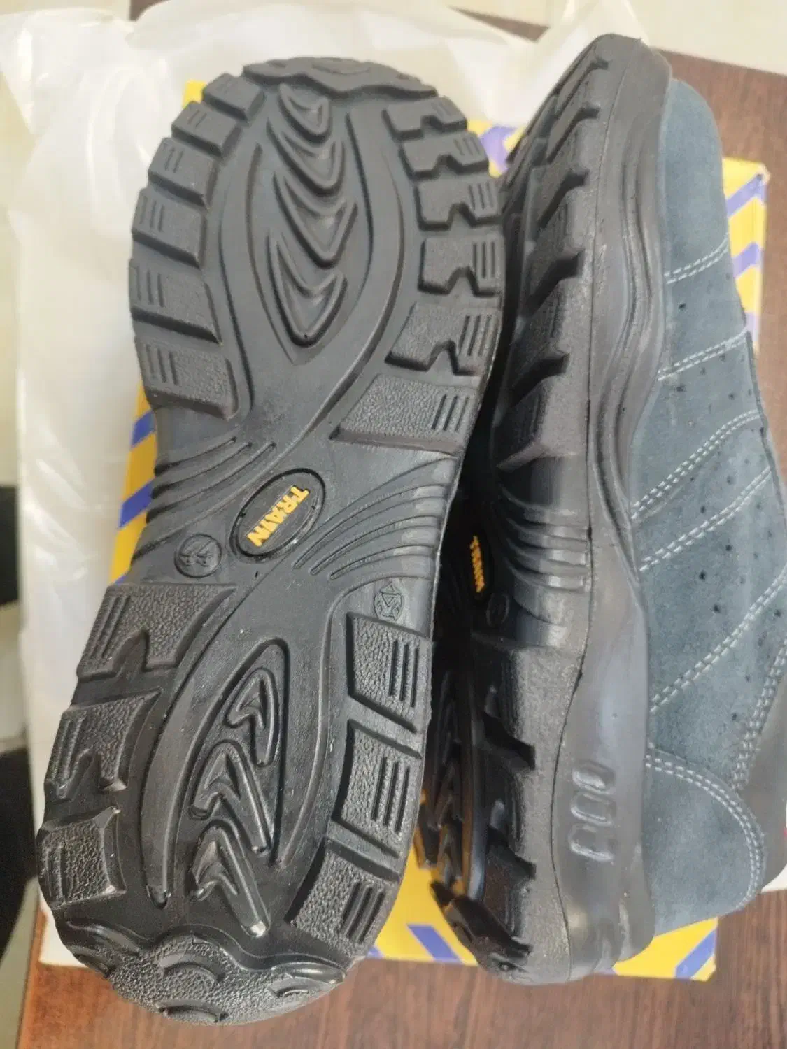 کفش ایمنی|کیف، کفش، کمربند|قهدریجان, |دیوار