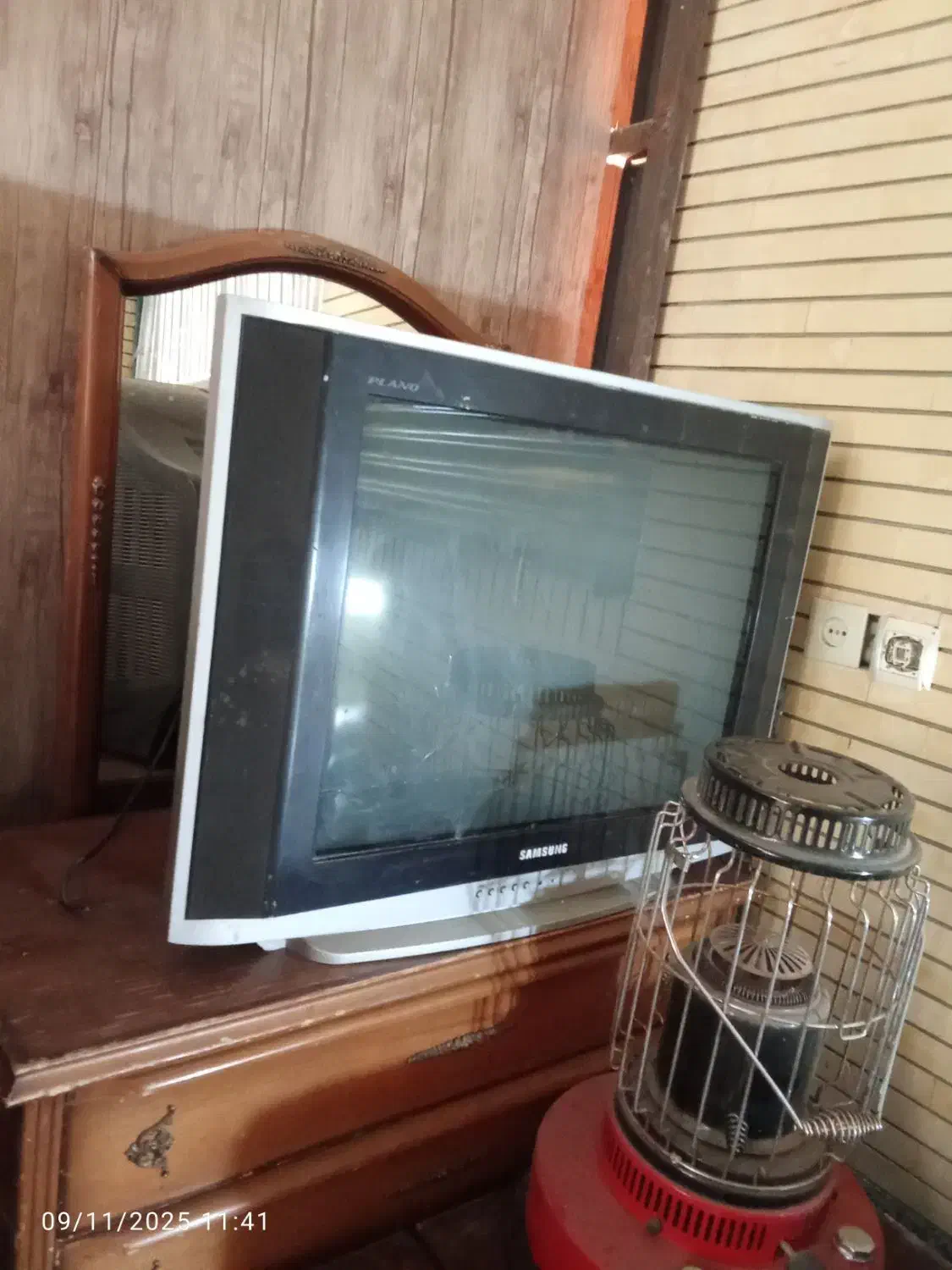 تلویزیون 29اینچ|تلویزیون و پروژکتور|کرمان, |دیوار