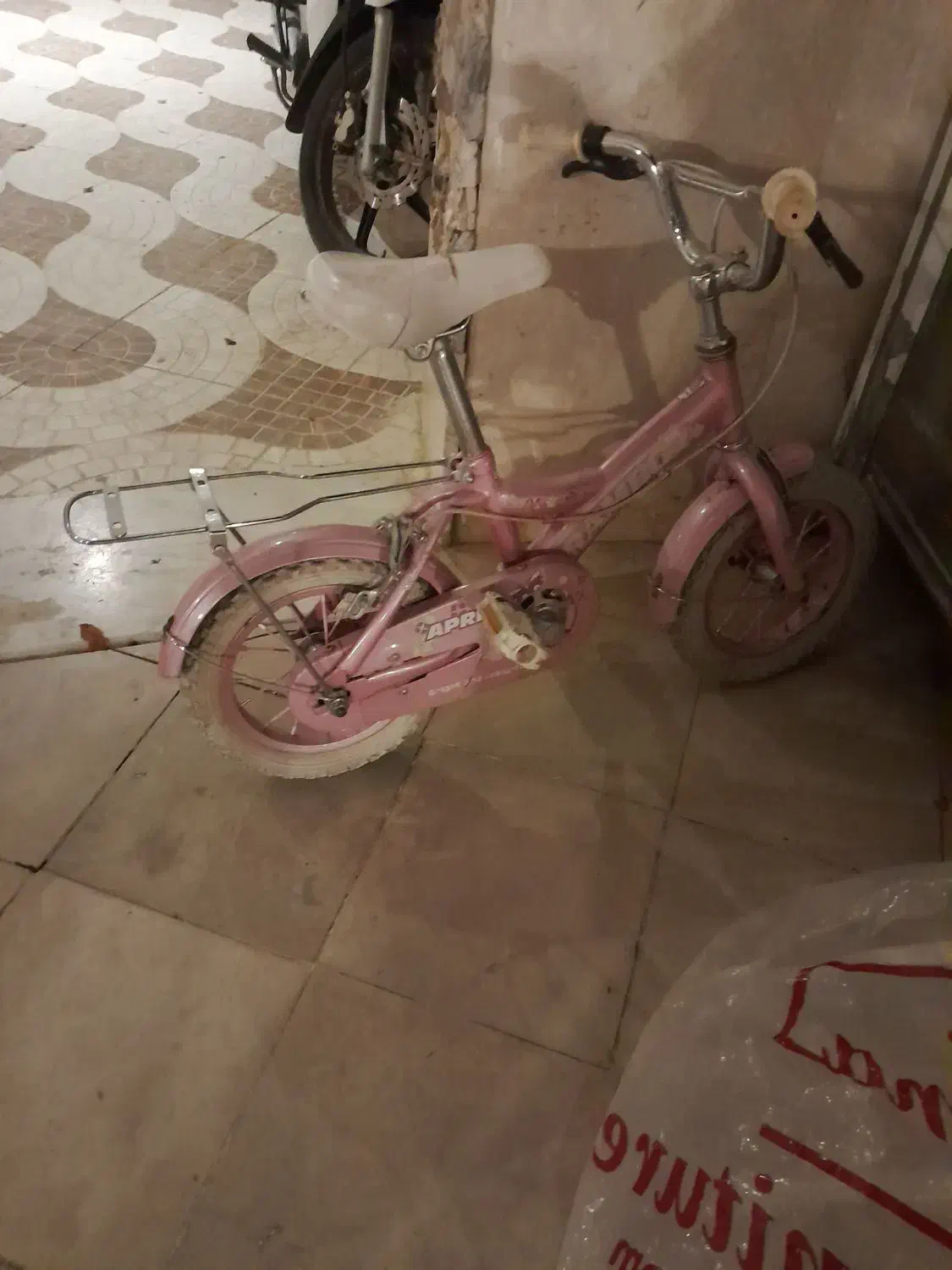 دوچرخه دخترانه فقط ۱میلیون و۷۵۰ هزارتومان|دوچرخه، اسکیت، اسکوتر|قزوین, |دیوار