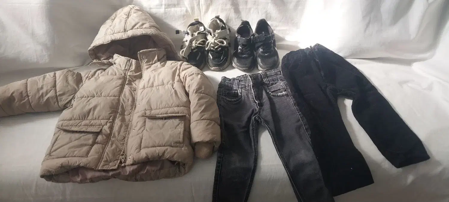 مقداری اسباب بازی و لباس و کفش|اسباب‌‌بازی|سبزوار, ولیعصر (نجار آباد)|دیوار