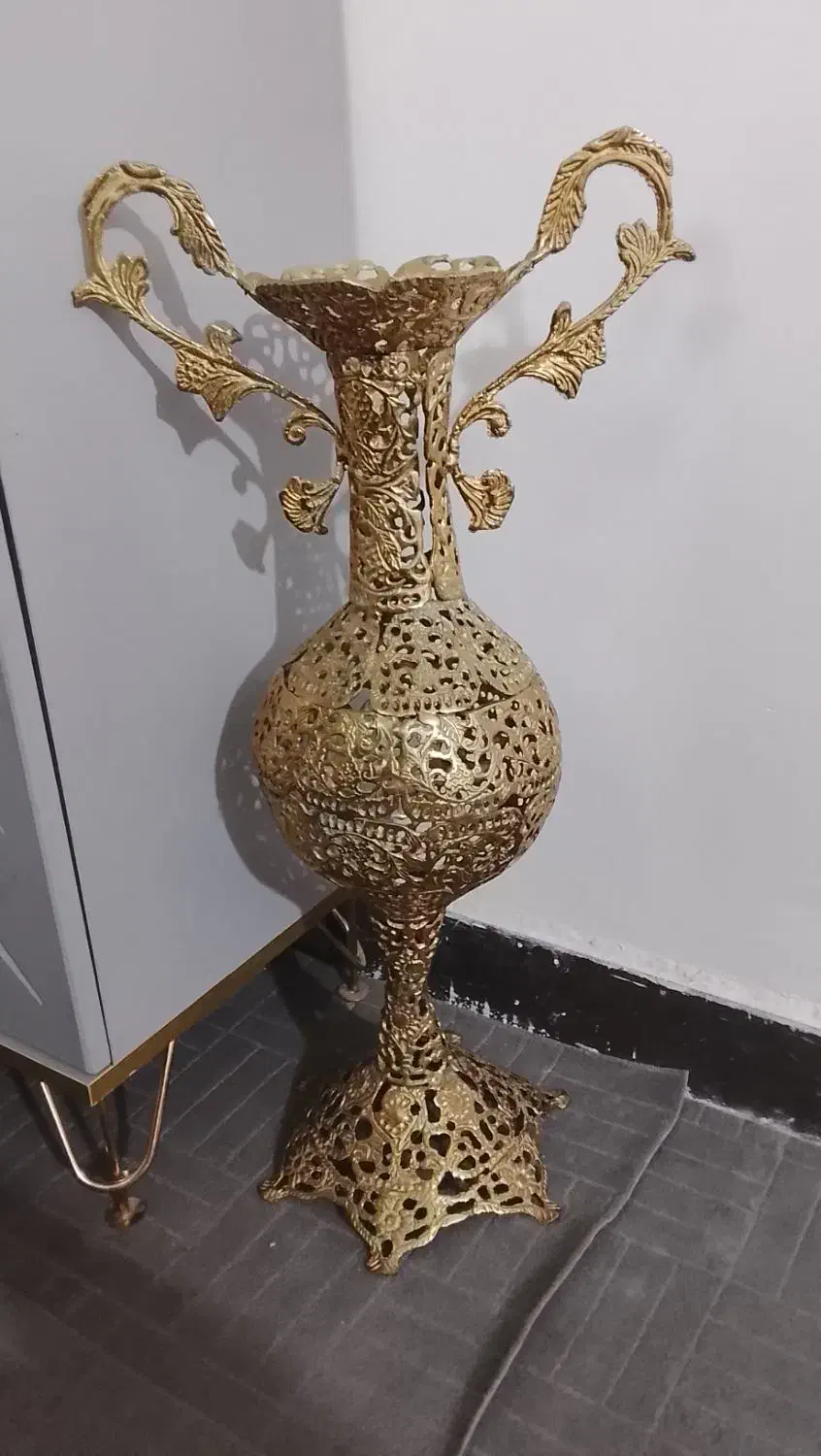 گلدان برنز|کلکسیون اشیاء عتیقه|خرمآباد, |دیوار