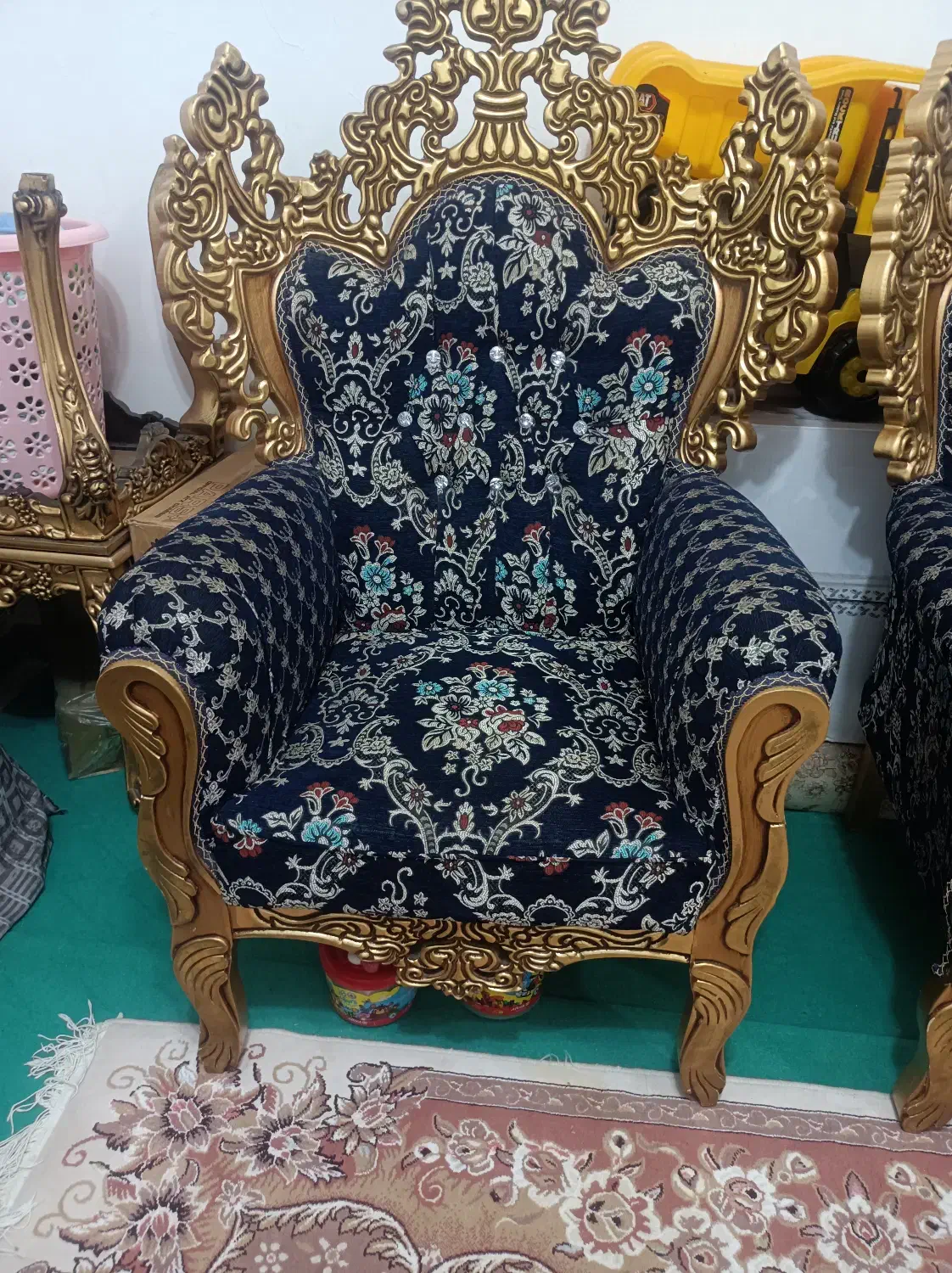مبل ۷ نفره سلطنتی همراه عسلی|مبلمان خانگی و میز عسلی|کامیاران, |دیوار