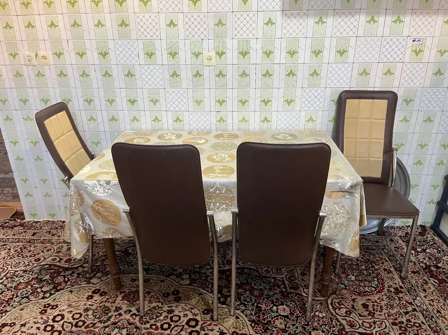 میز و صندلی ناهارخوری سالم و تمیز|میز و صندلی غذاخوری|قائمشهر, |دیوار
