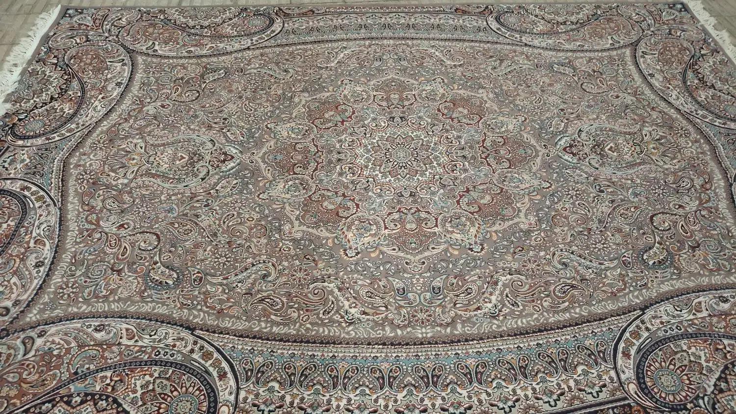 ۹متری ۷۰۰شانه تراکم ۲۰۰۰|فرش|نظرآباد, رسالت|دیوار