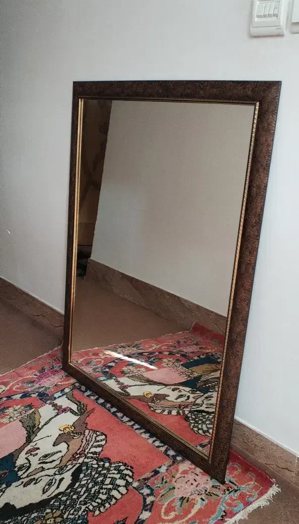 آینه|آینه|نجفآباد, طالقانی|دیوار