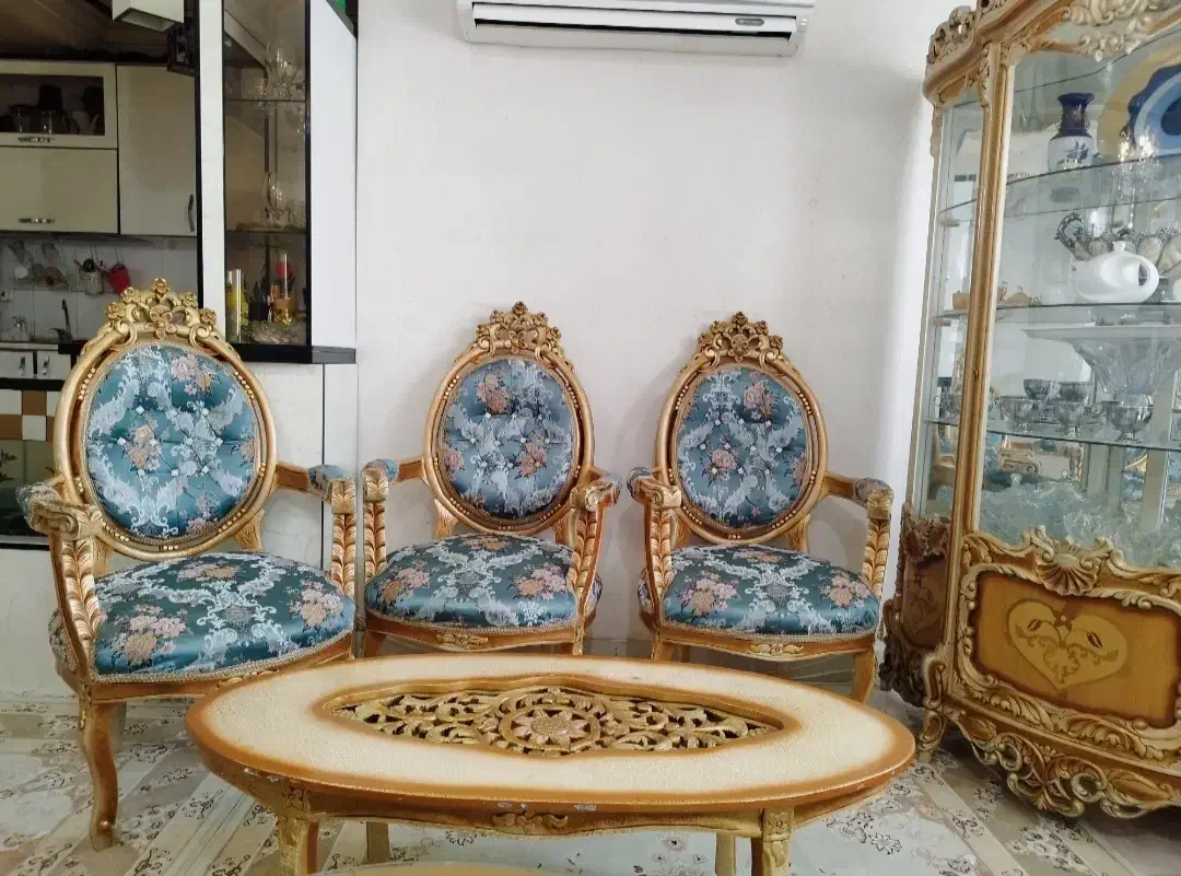 مبلمان سلطنتی ۹ نفره +میز ناهارخوری ۸ نفره +ویترین|مبلمان خانگی و میز عسلی|اسلامشهر, مسکن مهر اسلاشهر (شهرک امام خمینی)|دیوار