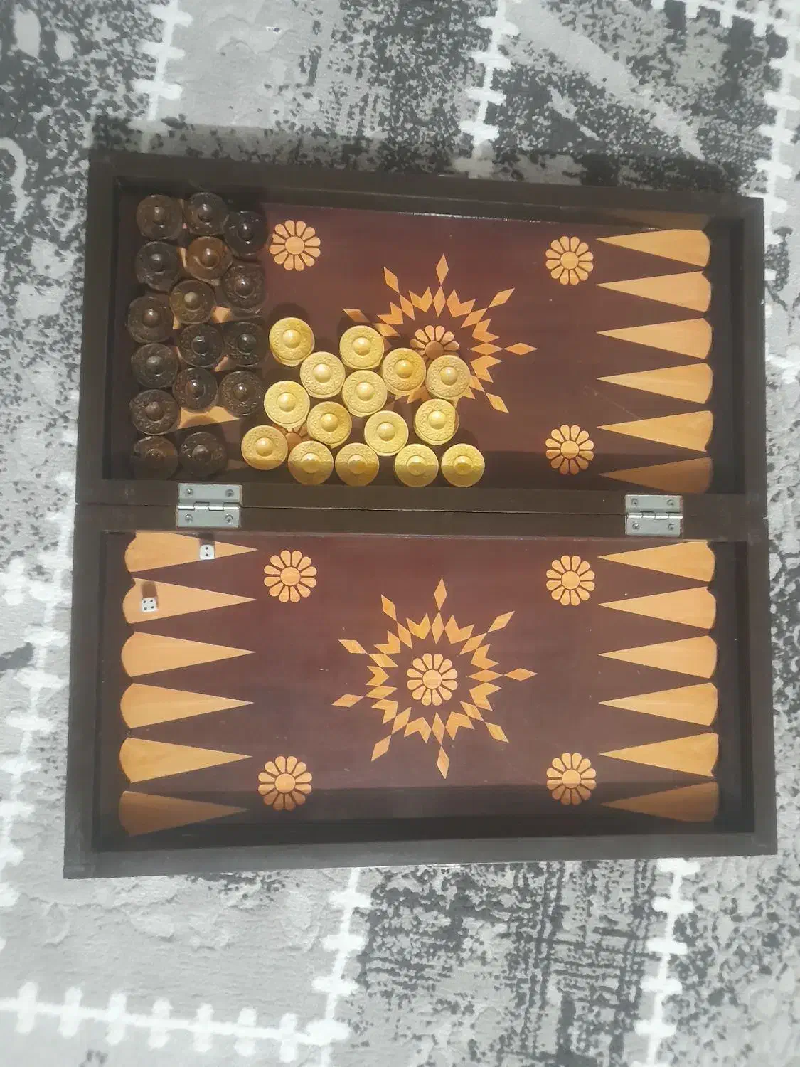 تخته نرد|کلکسیون اشیاء عتیقه|بجنورد, |دیوار