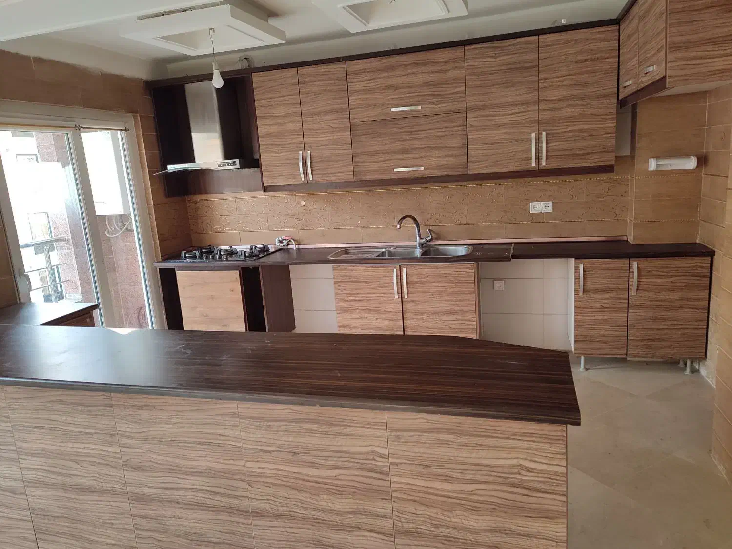 ۱۳۰متر/تک واحدی/نورگیری عالی/تراس قابل چیدمان