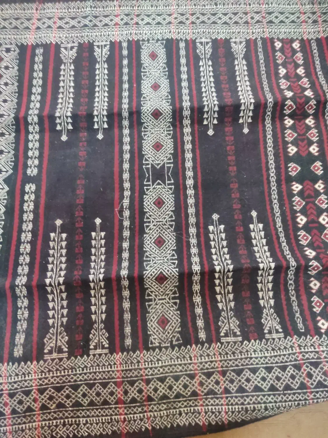 گلیم دست بافت کار شده با مروارید|گلیم، جاجیم، گبه|زاهدان, |دیوار