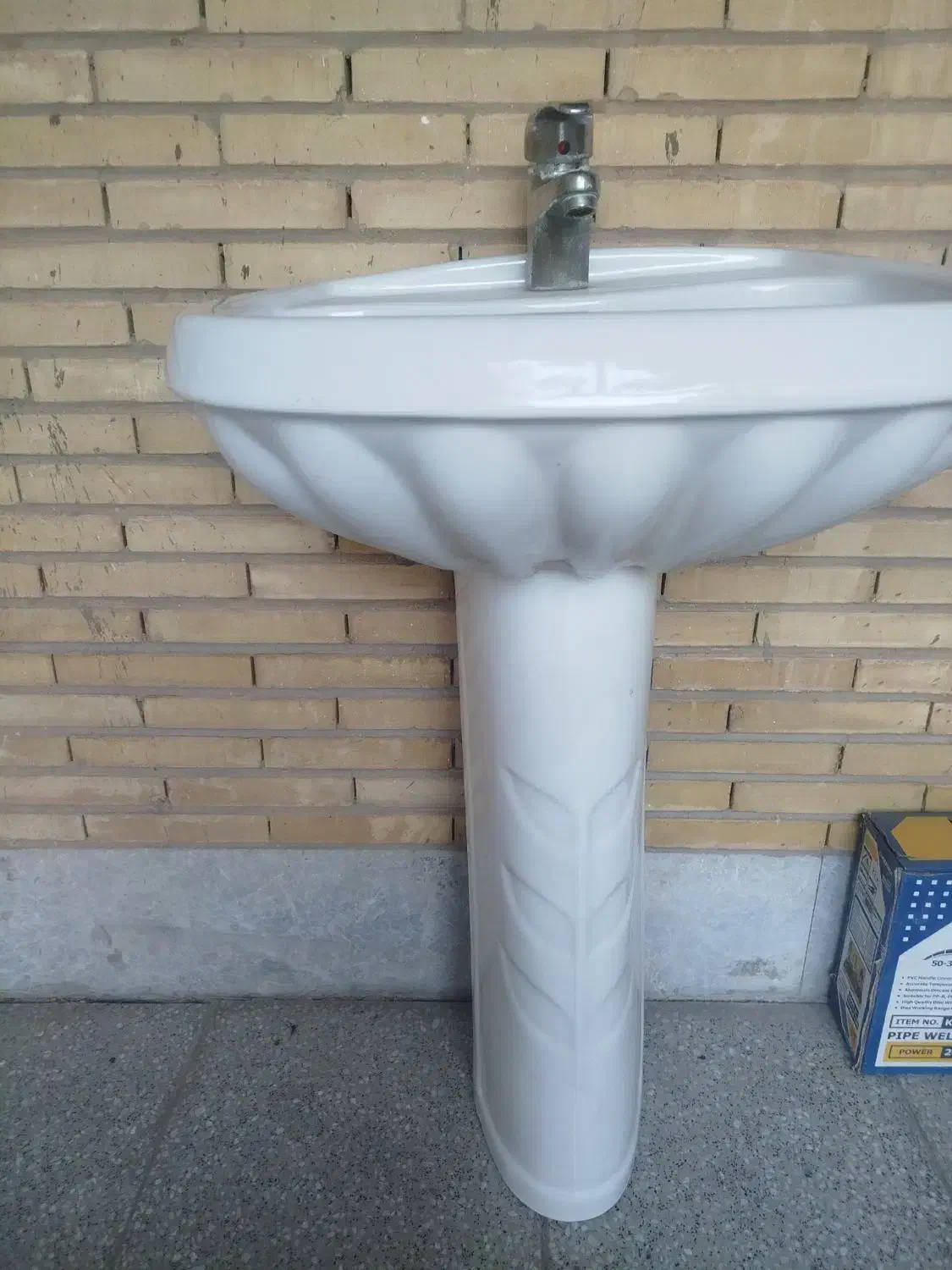 روشویی پایه دار|لوازم سرویس بهداشتی|یزد, |دیوار