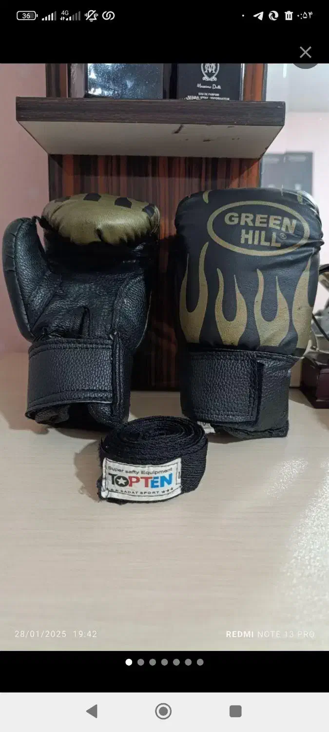 یه عدد کیسه بکس سالم در حد نو و دو جفت دستکش بکس|تجهیزات ورزشی|مشهد, چهارچشمه|دیوار