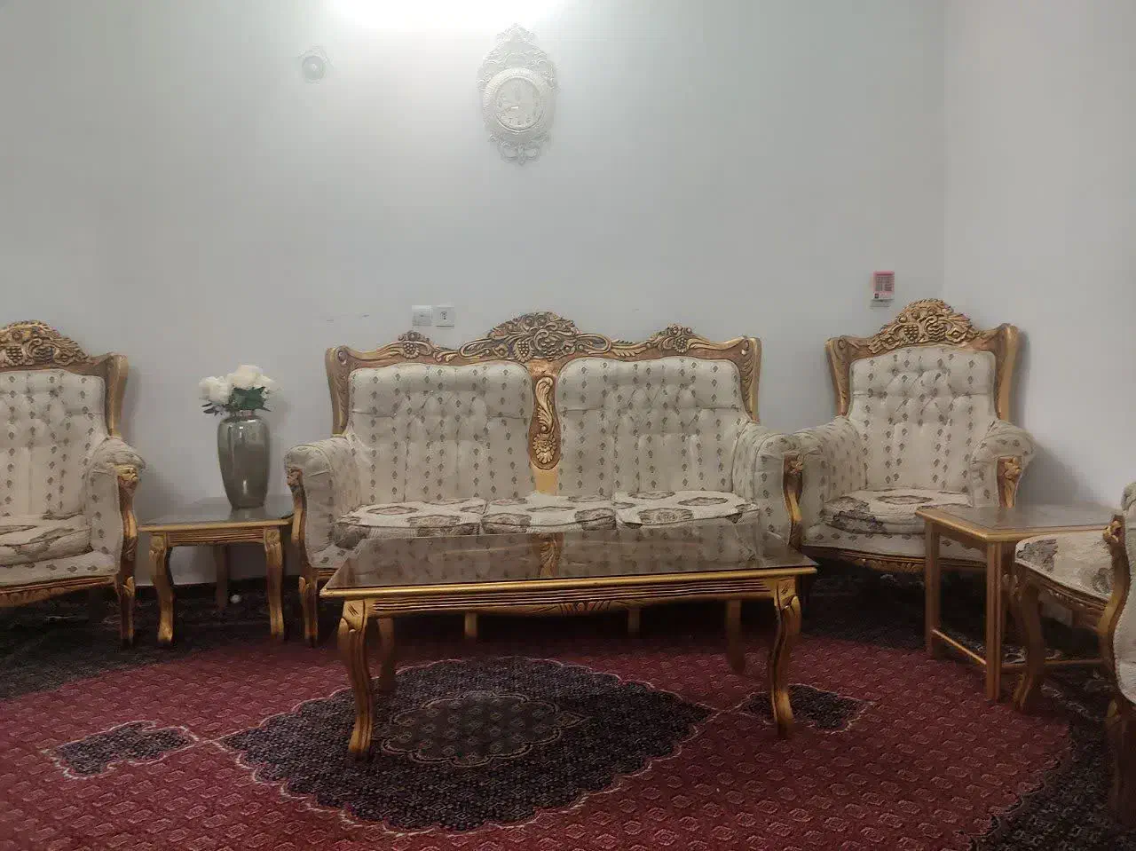 مبل استیل سلطنتی ۹نفره همراه عسلی|مبلمان خانگی و میز عسلی|بروجرد, |دیوار