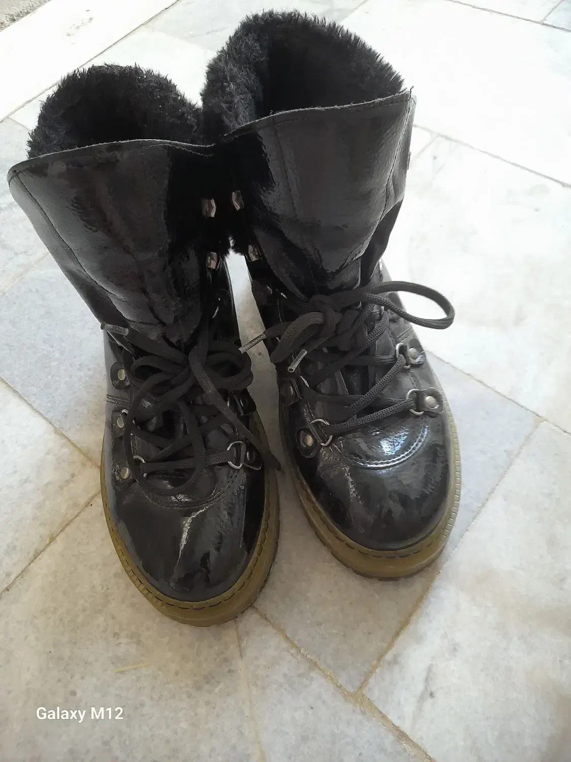 کفش خارجی|کیف، کفش، کمربند|خوی, |دیوار