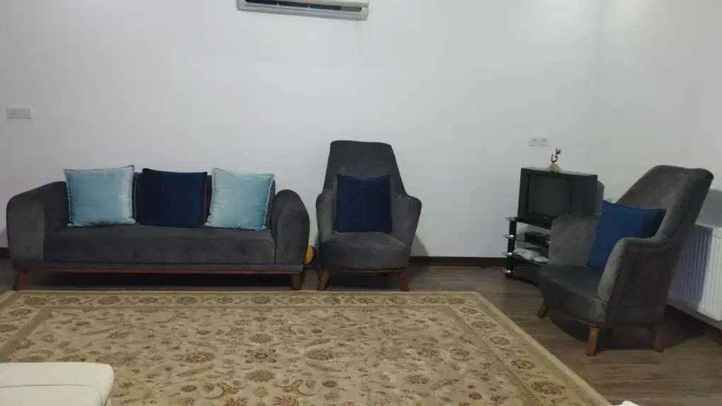 ۲ سرویس مبل ۷ نفره و یک سرویس خواب|مبلمان خانگی و میز عسلی|فرح آباد, |دیوار