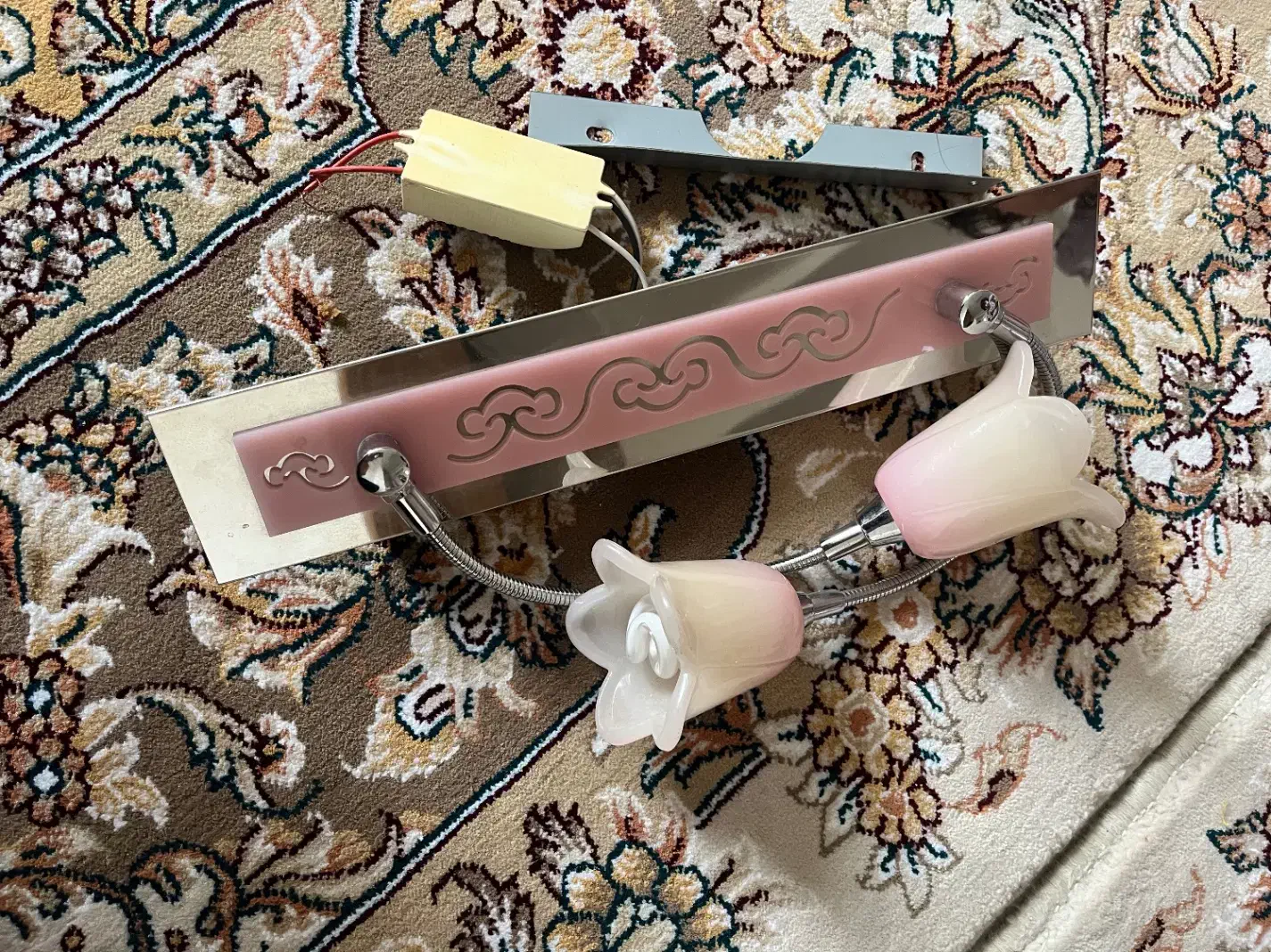 چراغ خواب دیواری|لوستر و چراغ آویز|مشهد, مصلی (کارمندان اول)|دیوار