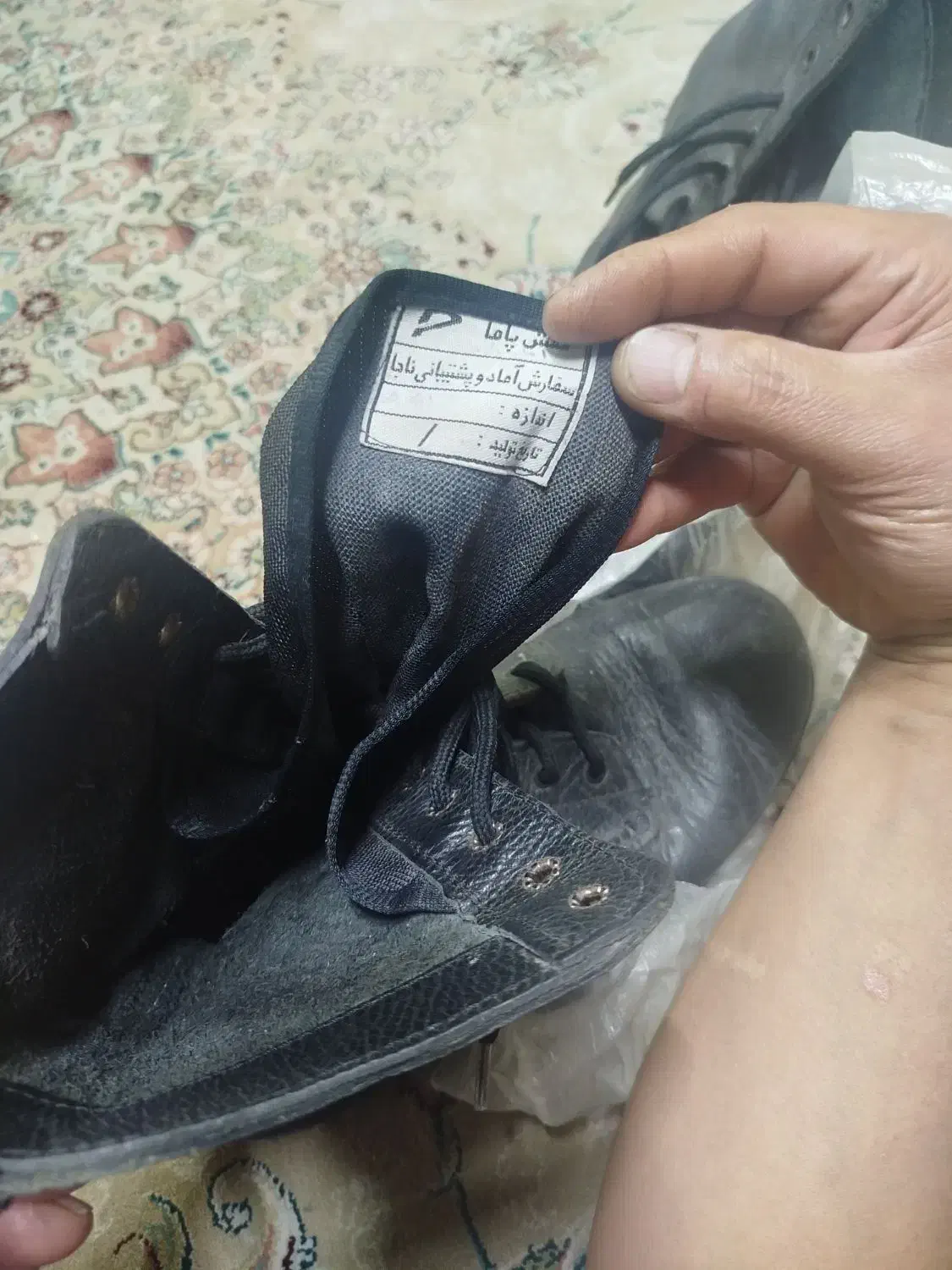 پوتین سربازی|کیف، کفش، کمربند|مشهد, پایگاه شکاری|دیوار