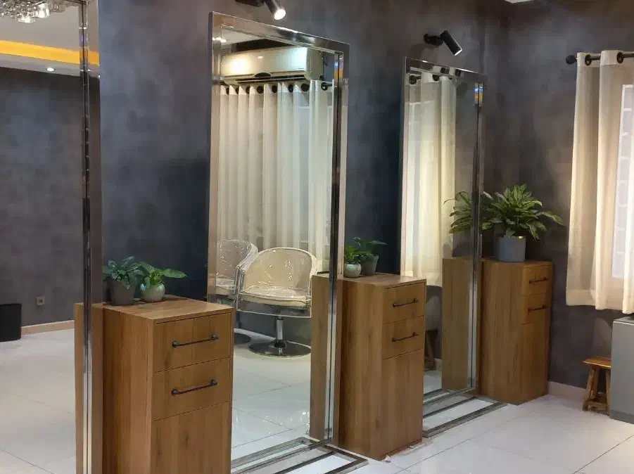 وسایل سالن آرایشی ،صندلی ،کنسول،میز ناخن|آرایشگاه و سالن‌های زیبایی|تهران, زعفرانیه|دیوار