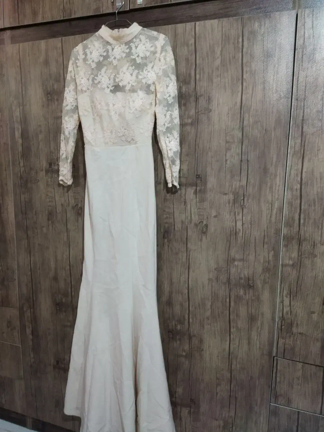 لباس مجلسی|لباس|اصفهان, کوی ولی عصر|دیوار