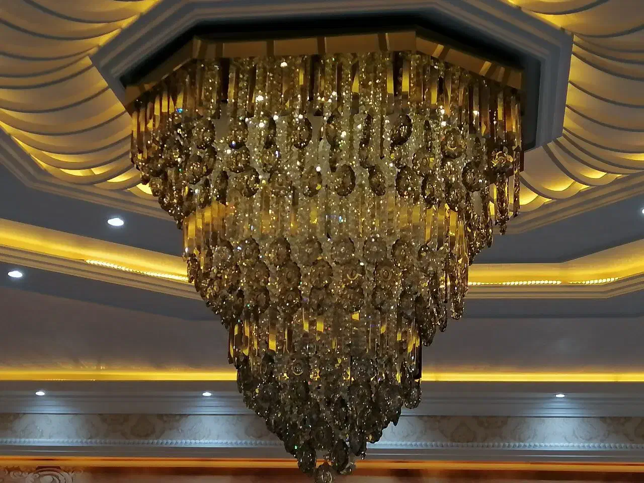 لوستر مدل سلطنتی|لوستر و چراغ آویز|اردبیل, |دیوار