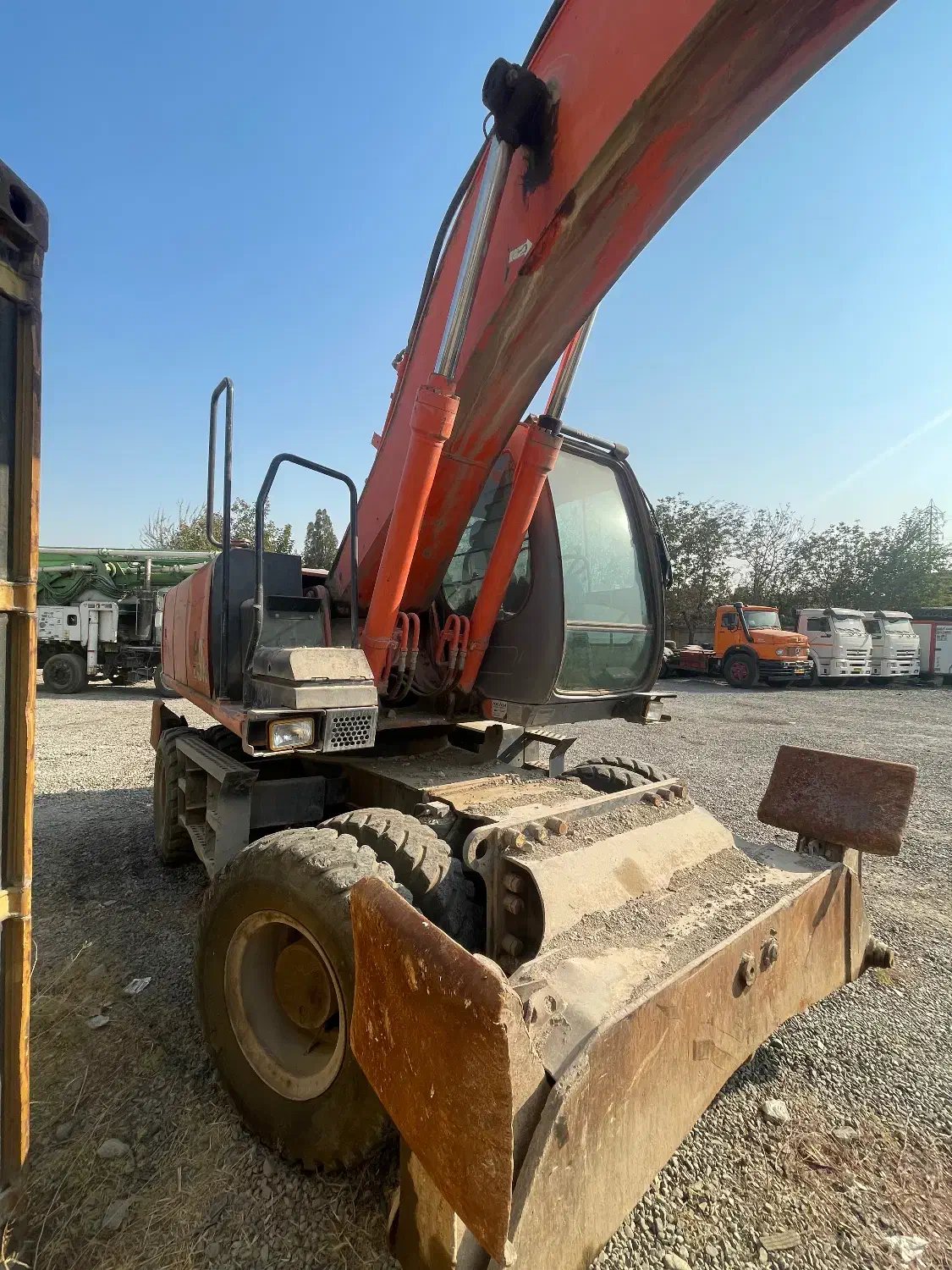 بیل ۲۱۰ لاستیکی هیتاچی|خودرو سنگین|تهران, تجریش|دیوار