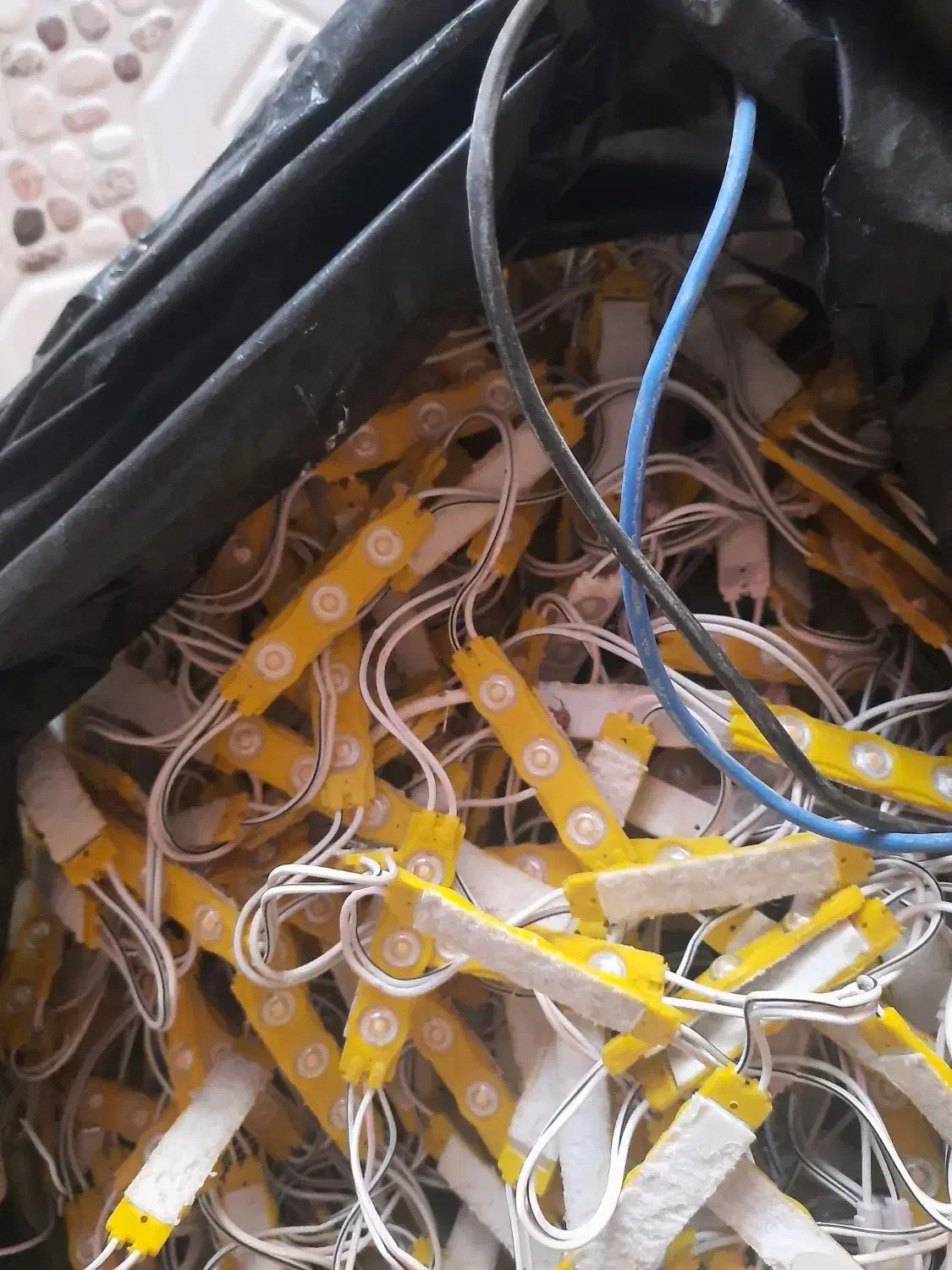 ریسه نوری کار کرده حدودا ۵۰تا ۶۰متر|ریسه و چراغ تزئینی|شیراز, لشکری‎|دیوار