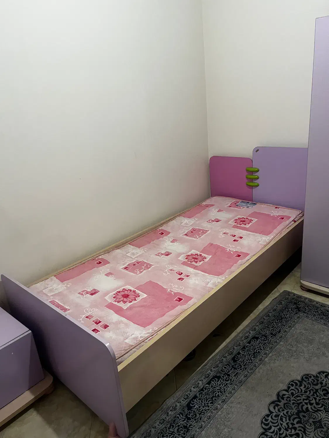 تخت و کمد و پاتختی یک نفره صورتی|تخت و سرویس خواب|تهران, اسکندری|دیوار