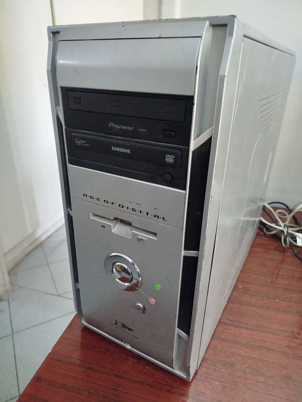 کامپیوتر با رم 6گیگ DDR3 و هارد 160گیگ و DVD R.W|رایانه رومیزی|تهران, حر|دیوار