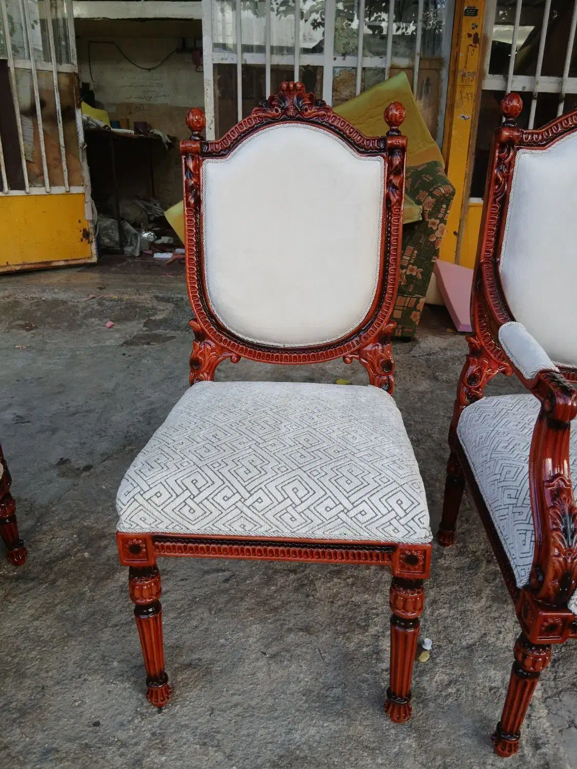 تعمیرات مبلمان‌ راحتی و سلطنتی|مبلمان خانگی و میز عسلی|شیراز, فرگاز|دیوار