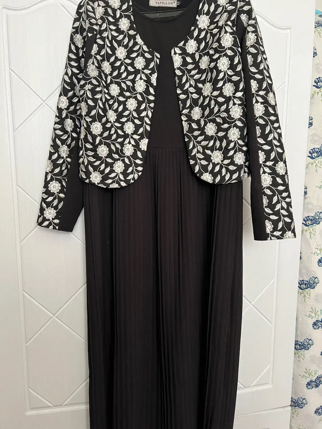 کت سارافن پلیسه|لباس|میانه, |دیوار