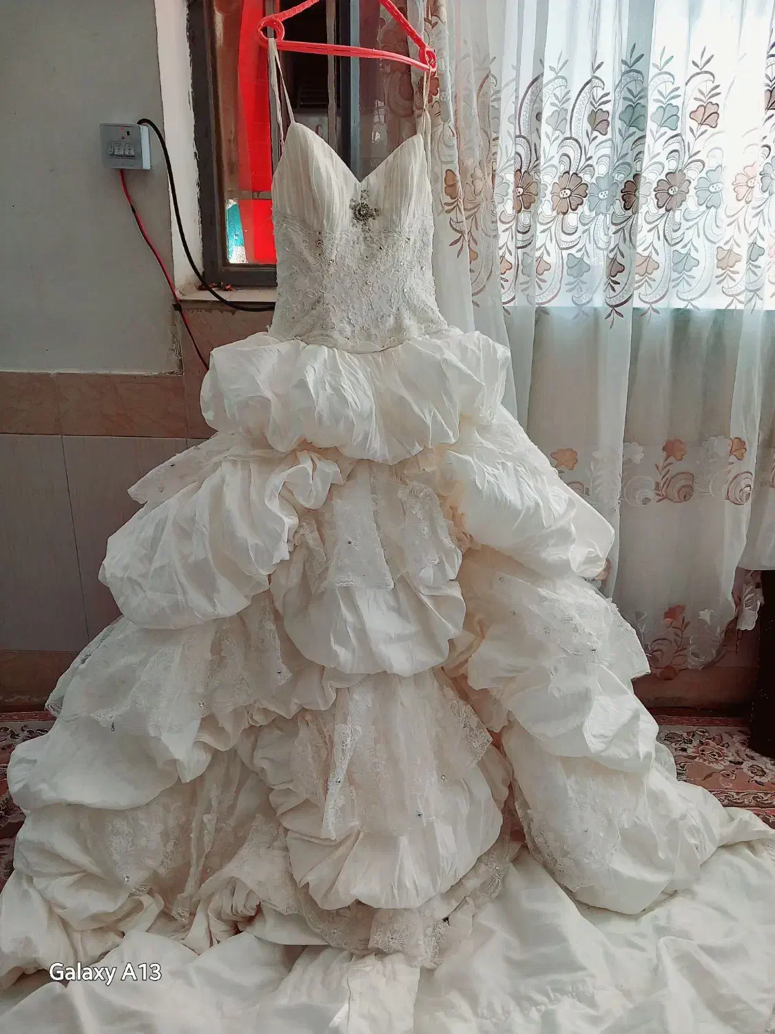 لباس عروس با دنباله بلند|لباس|بیرجند, |دیوار