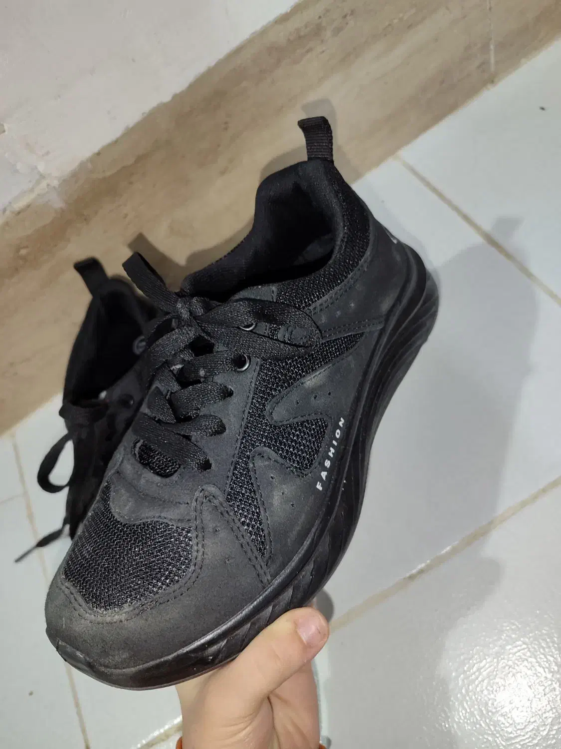 کتونی تمیز|کیف، کفش، کمربند|اسفراین, |دیوار