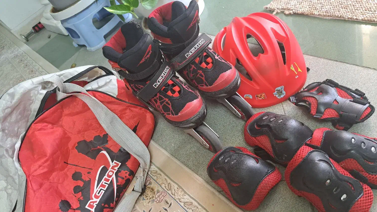 دو جفت کفش اسکیت با لوازم جانبی، تمیز و سالم|دوچرخه، اسکیت، اسکوتر|شیراز, قدوسی شرقی|دیوار