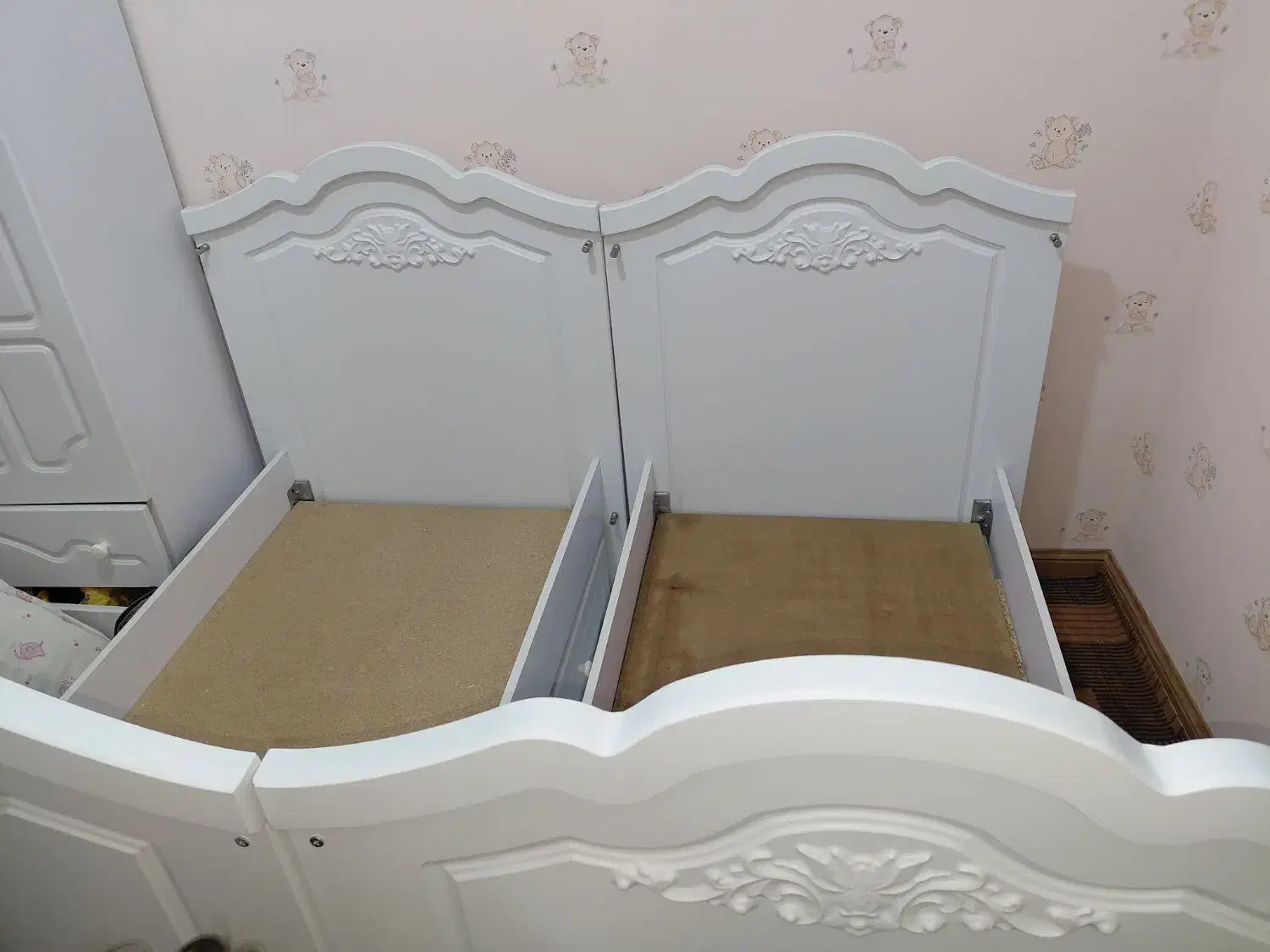 تخت کودک و تشک|تخت و صندلی بچه|میانه, |دیوار