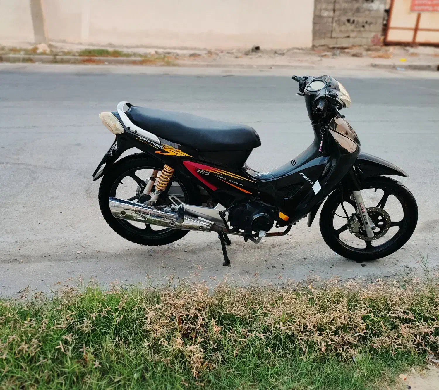 موتورسیکلت پیشرو|موتورسیکلت|بندر دیر, |دیوار