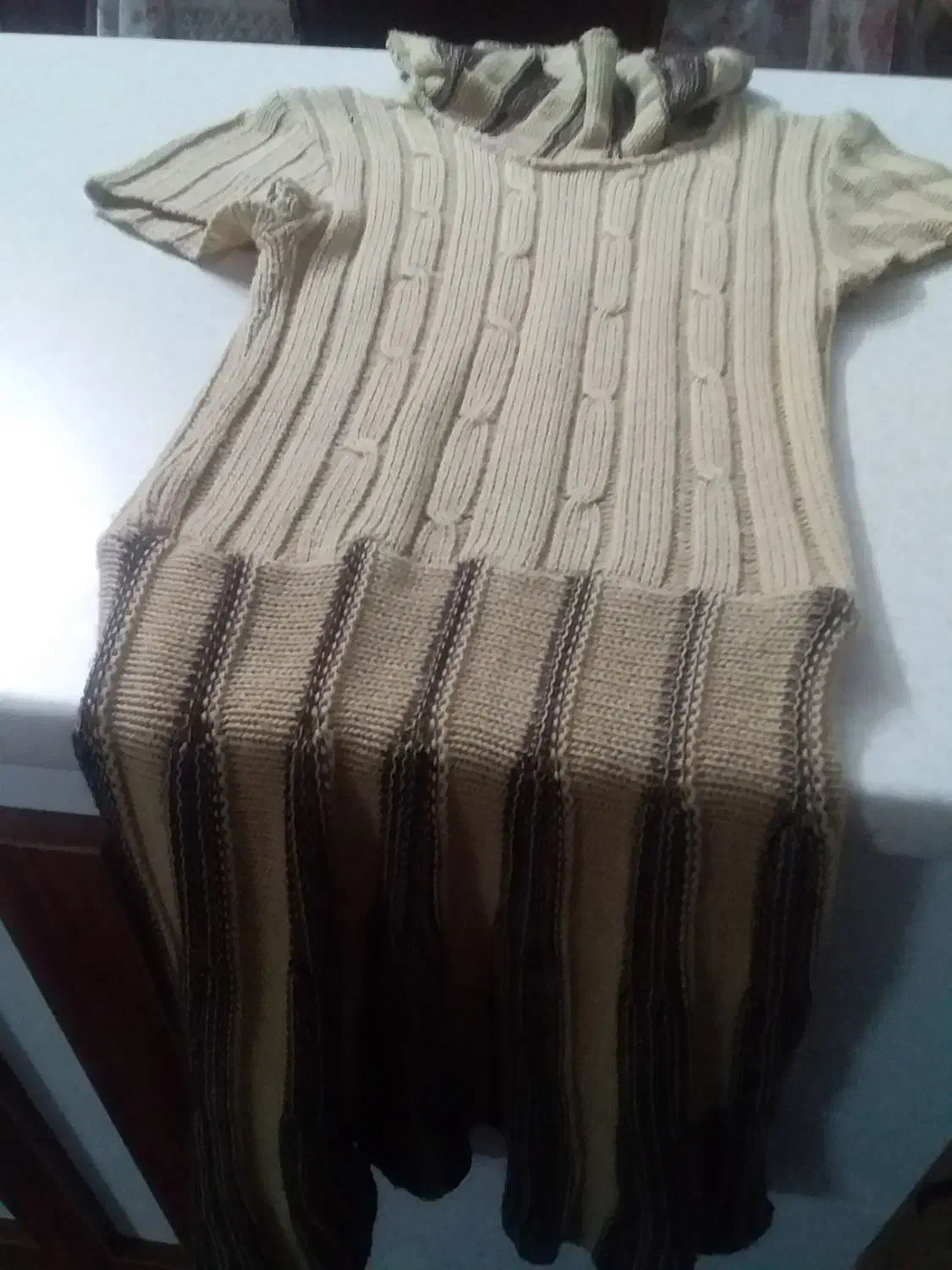 تعدادی لباس|لباس|قم, نوبهار|دیوار