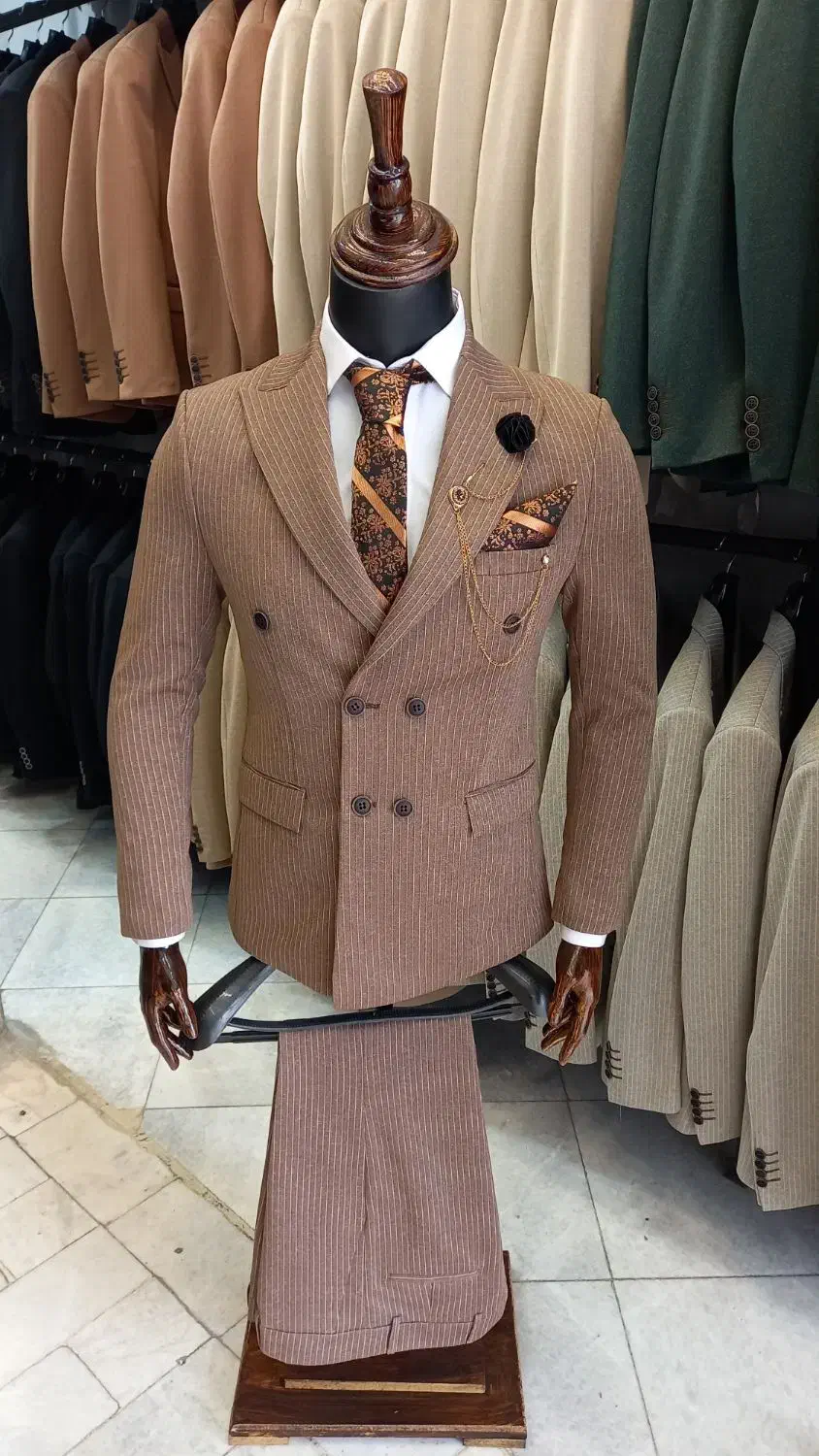 فروشگاه (سرپرست) دور میدان میرزاکوچک خان|لباس|مشهد, حسین‌آباد|دیوار