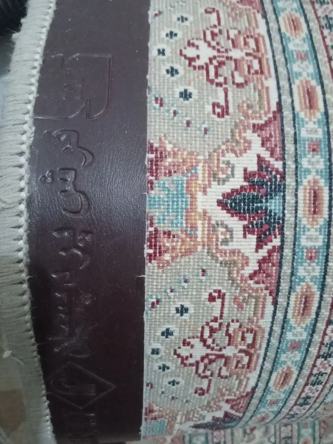 یک تخته فرش ۹متری صد در صد نخ و سنگین وزن|فرش|خرم‌آباد, |دیوار