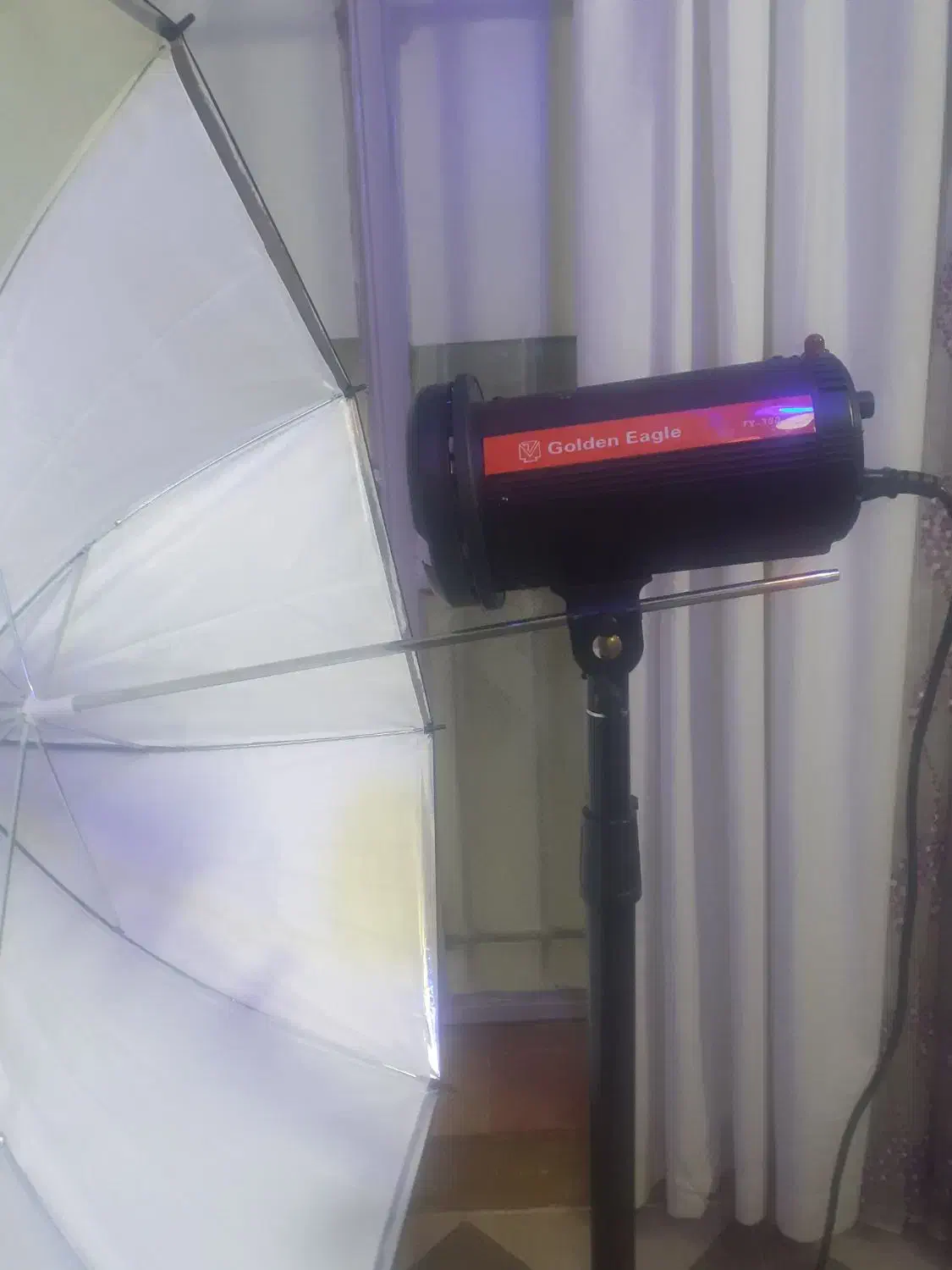 فلاش استودیویی fx 300|دوربین عکاسی و فیلم‌برداری|شیراز, شهرک جماران|دیوار