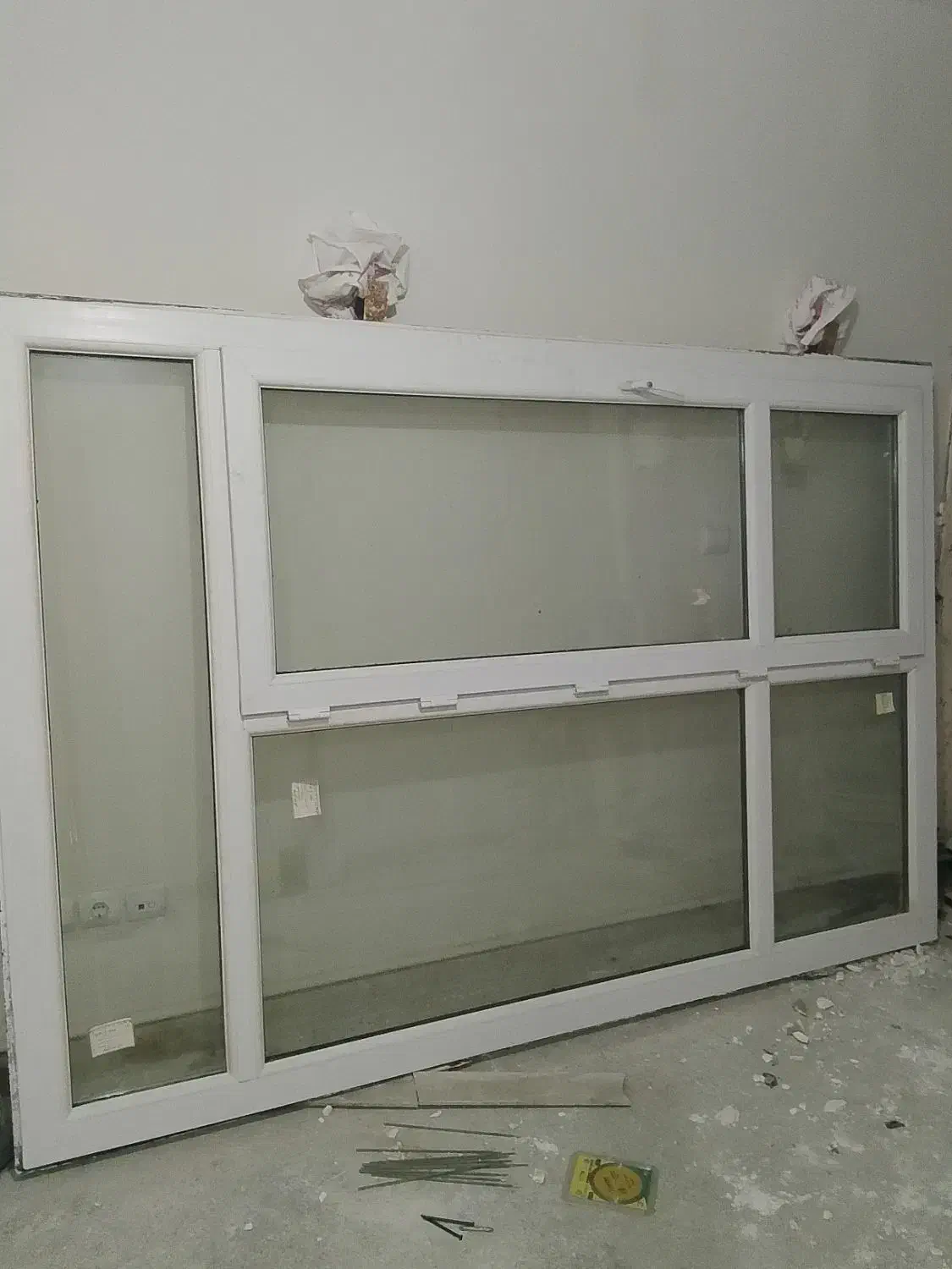 یک درب یو پی وی سی فوری فروشی.|مصالح و تجهیزات ساختمان|قرچک, مجتمع مسکونی طبیعت|دیوار