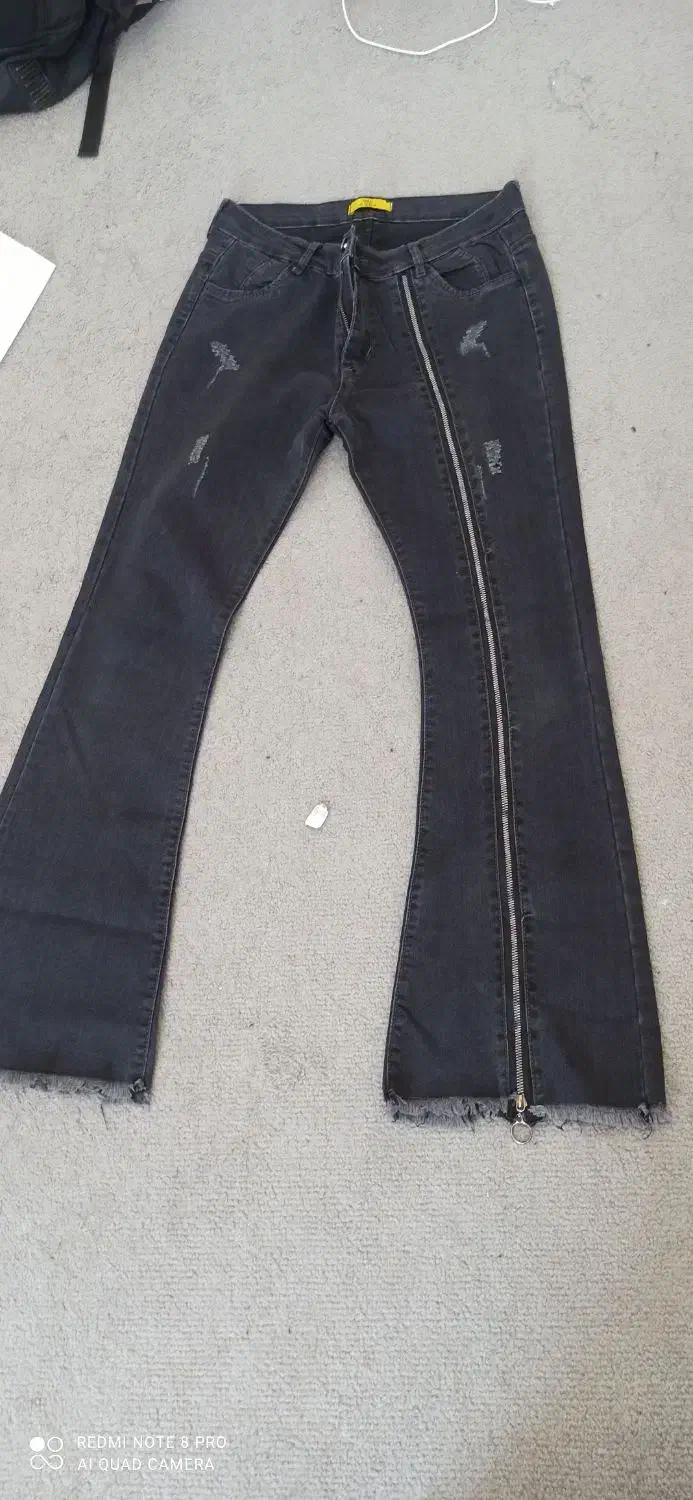 شلوار بوتکات|لباس|رباط‌کریم, رباط‌کریم|دیوار