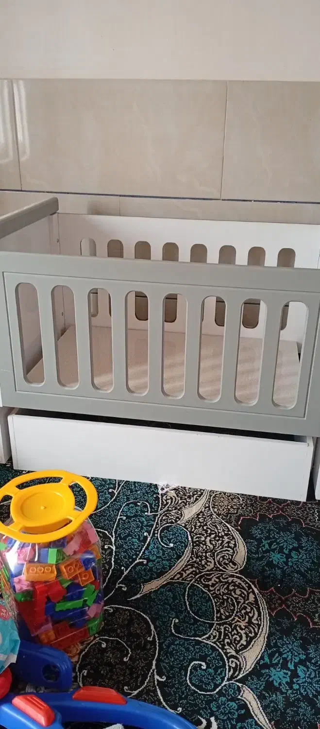 تخت گهواره ای|تخت و صندلی بچه|تویسرکان, |دیوار