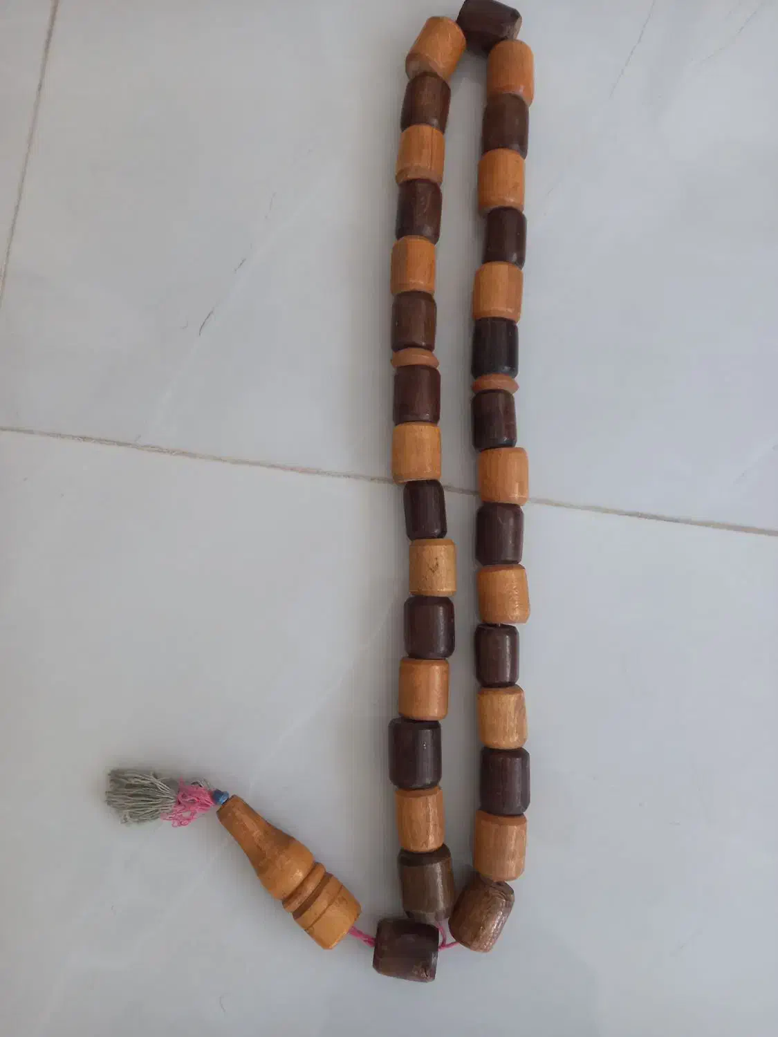 تسبیح چوبی بزرگ|کلکسیون اشیاء عتیقه|بجنورد, |دیوار