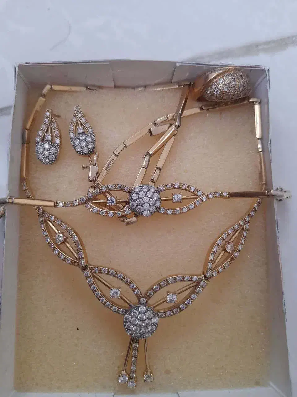 النگو انگشتر گوشواره دستبند گردنبند و سرویس طلا|جواهرات|پرند, فاز ۲|دیوار